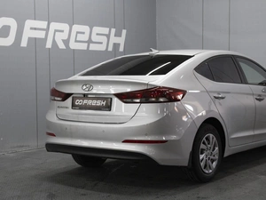 Седан Hyundai Elantra 2018 года, 1450000 рублей, Омск