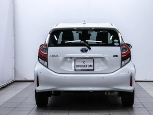 Хетчбэк Toyota Aqua 2018 года, 1250000 рублей, Красноярск