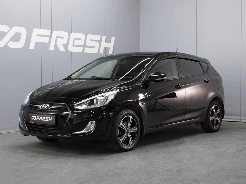 Хетчбэк Hyundai Solaris 2013 года, 980000 рублей, Омск
