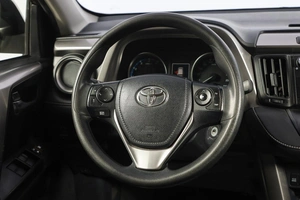 Внедорожник Toyota RAV4 2016 года, 2499000 рублей, Новосибирск