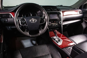 Седан Toyota Camry 2013 года, 1699000 рублей, Сургут