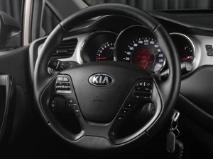 Хетчбэк Kia Ceed 2015 года, 1219000 рублей, Тюмень