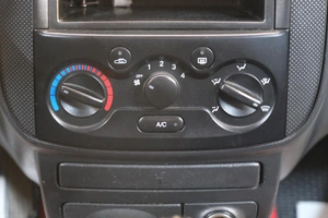 Хетчбэк Chevrolet Aveo 2006 года, 259000 рублей, Омск