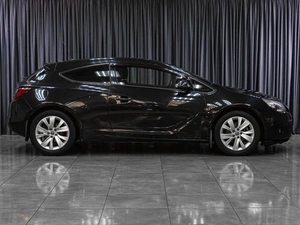 Хетчбэк Opel Astra GTC 2014 года, 929000 рублей, Тюмень
