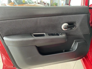 Хетчбэк Nissan Tiida 2012 года, 697000 рублей, Солонцы