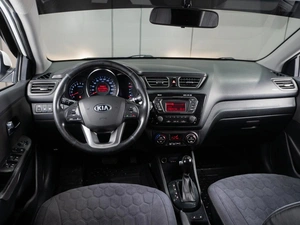 Седан Kia Rio 2014 года, 979000 рублей, Тюмень