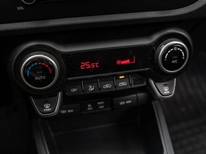 Хетчбэк Kia Rio X-Line 2019 года, 1540000 рублей, Краснодар