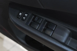 Хетчбэк Toyota Ractis 2012 года, 989000 рублей, Новокузнецк