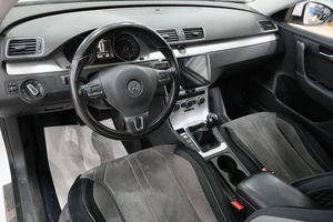 Седан Volkswagen Passat 2012 года, 1469000 рублей, Омск