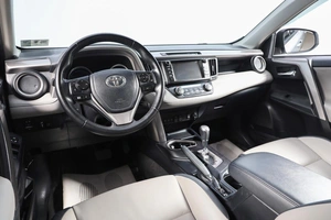 Внедорожник Toyota RAV4 2017 года, 2639000 рублей, Новосибирск