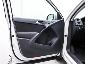 Внедорожник Volkswagen Tiguan 2013 года, 1320000 рублей, Красноярск