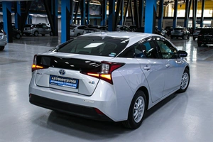 Лифтбек Toyota Prius 2019 года, 1738000 рублей, Солонцы