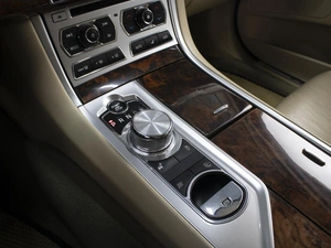 Седан Jaguar XF 2013 года, 1790000 рублей, Омск