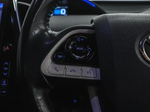 Лифтбек Toyota Prius 2017 года, 2080000 рублей, Красноярск