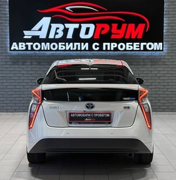 Лифтбек Toyota Prius 2016 года, 1697000 рублей, Красноярск