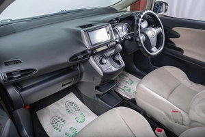 Минивэн Toyota Wish 2012 года, 1179000 рублей, Томск