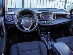 Внедорожник Toyota RAV4 2016 года, 2279000 рублей, Волгоград