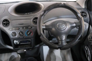 Хетчбэк Toyota Vitz 2002 года, 429000 рублей, Омск