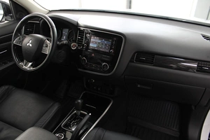 Внедорожник Mitsubishi Outlander 2017 года, 2523500 рублей, Красноярск