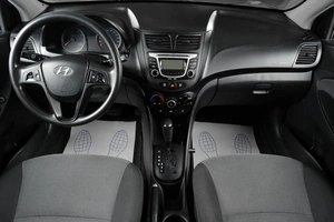 Седан Hyundai Solaris 2012 года, 819000 рублей, Тюмень