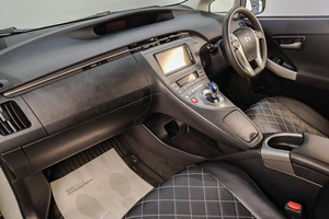Лифтбек Toyota Prius 2015 года, 1539000 рублей, Челябинск