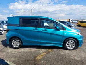 Минивэн Honda Freed 2012 года, 956000 рублей, Красноярск