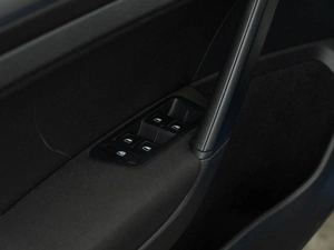 Хетчбэк Volkswagen Golf 2013 года, 1298999 рублей, Москва