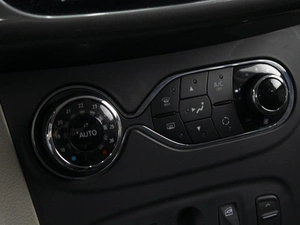 Седан Renault Logan 2017 года, 760000 рублей, Омск