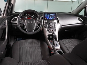Универсал Opel Astra 2011 года, 899000 рублей, Воронеж