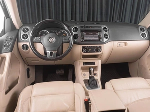 Внедорожник Volkswagen Tiguan 2013 года, 1819000 рублей, Тюмень