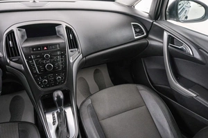 Седан Opel Astra 2013 года, 899000 рублей, Красноярск