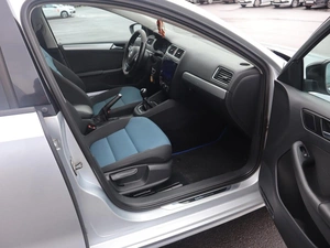Седан Volkswagen Jetta 2013 года, 1090000 рублей, Железногорск