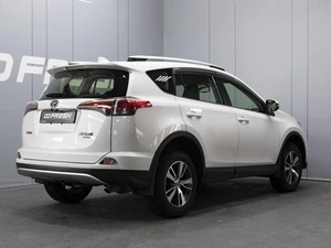 Внедорожник Toyota RAV4 2015 года, 2850000 рублей, Омск