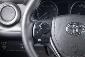 Внедорожник Toyota RAV4 2018 года, 2799000 рублей, Оренбург