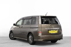 Минивэн Toyota Isis 2012 года, 1399000 рублей, Барнаул
