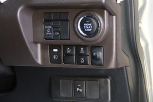 Минивэн Toyota Roomy 2021 года, 1349000 рублей, Омск