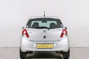 Хетчбэк Toyota Vitz 2010 года, 699000 рублей, Красноярск