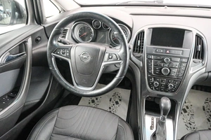 Седан Opel Astra 2014 года, 829000 рублей, Красноярск