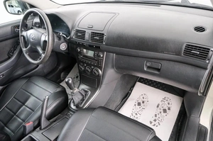 Седан Toyota Avensis 2008 года, 929000 рублей, Красноярск