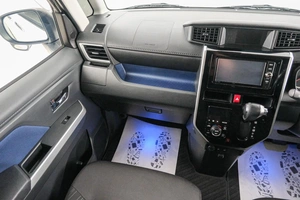 Минивэн Toyota Roomy 2017 года, 1039000 рублей, Красноярск