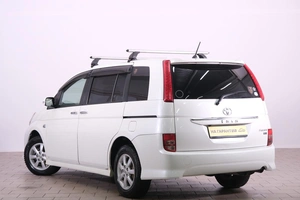 Минивэн Toyota Isis 2010 года, 1039000 рублей, Омск