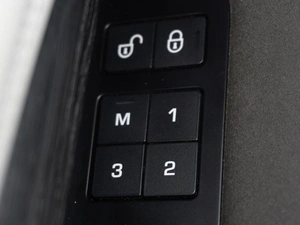 Внедорожник Land Rover Discovery 2019 года, 4300000 рублей, Санкт-Петербург