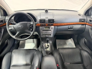 Универсал Toyota Avensis 2006 года, 759000 рублей, Красноярск