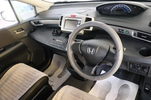 Минивэн Honda Freed 2010 года, 1009000 рублей, Омск