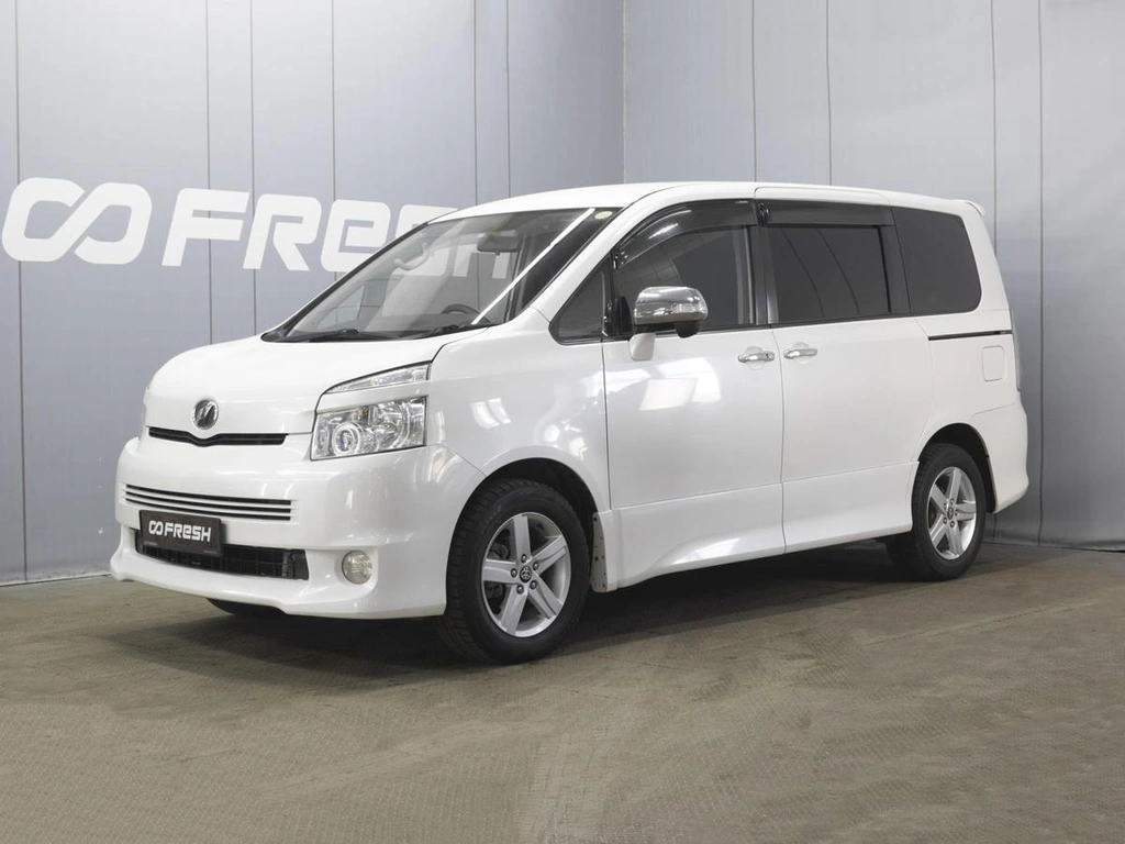 Минивэн Toyota Voxy 2010 года, 1350000 рублей, Омск