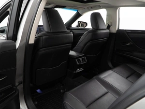 Седан Lexus ES 2019 года, 3689050 рублей, Москва