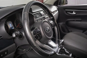 Седан Kia Rio 2017 года, 1449000 рублей, Томск