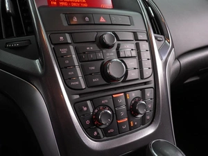 Универсал Opel Astra 2012 года, 1063000 рублей, Воронеж