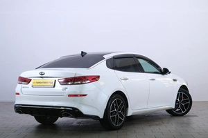 Седан Kia Optima 2018 года, 2339000 рублей, Омск