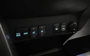 Внедорожник Toyota RAV4 2017 года, 2657000 рублей, Красноярск
